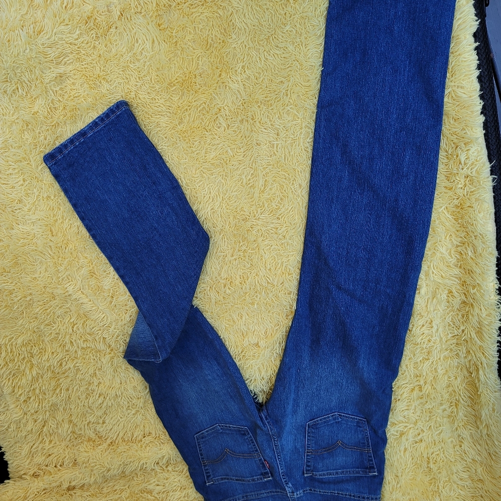 Levis size 16 REG. ( W.28 L.30 )